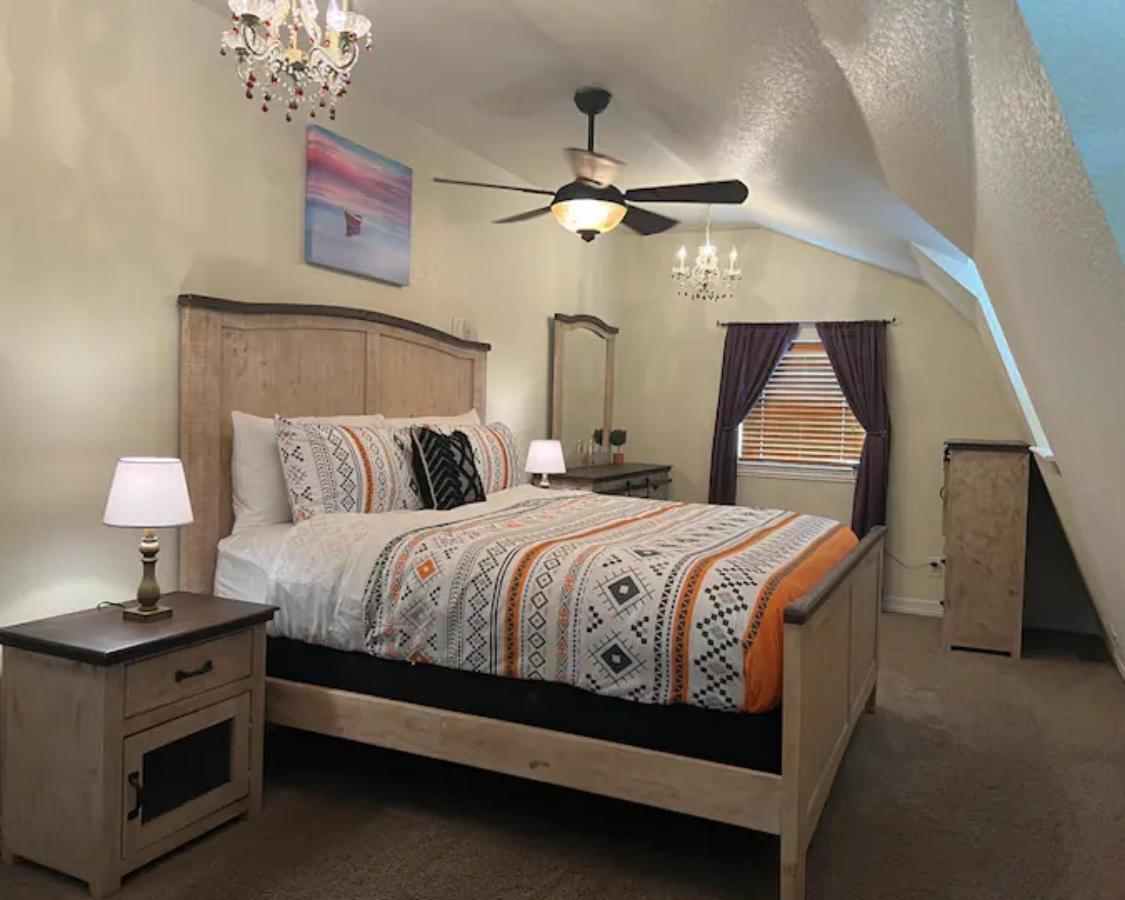 Entire 2Br 2Ba Hilltop View Home Sleeps 8 Pets 4 Acres Jacuzzi Central Ac Kingbeds Free Wifi-Parking Kitchen Washerdryer Starry Terrace Two Sunset Dining Patios Grill Stovetop Oven Fridge Onsitewoodedhiking Wildlife Coveredpatio4Pets & Birds Singing! Marble Falls Exterior foto
