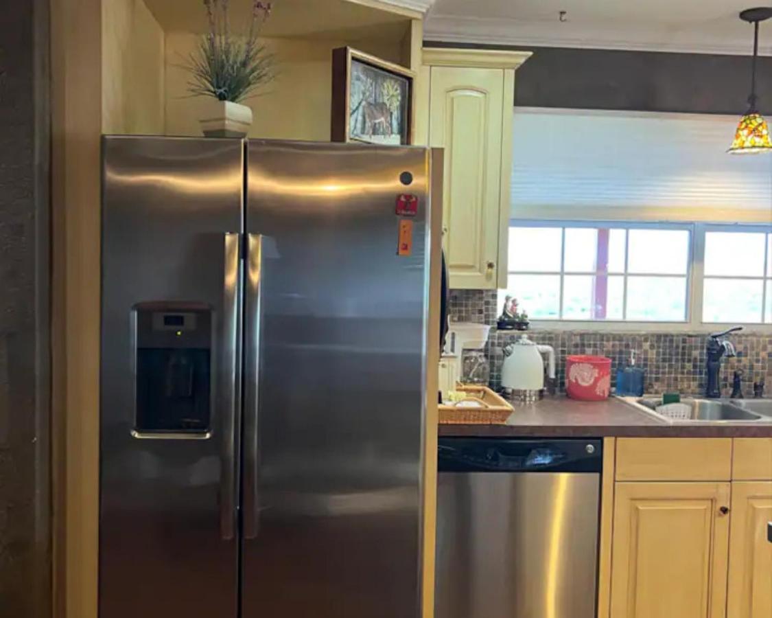 Entire 2Br 2Ba Hilltop View Home Sleeps 8 Pets 4 Acres Jacuzzi Central Ac Kingbeds Free Wifi-Parking Kitchen Washerdryer Starry Terrace Two Sunset Dining Patios Grill Stovetop Oven Fridge Onsitewoodedhiking Wildlife Coveredpatio4Pets & Birds Singing! Marble Falls Exterior foto