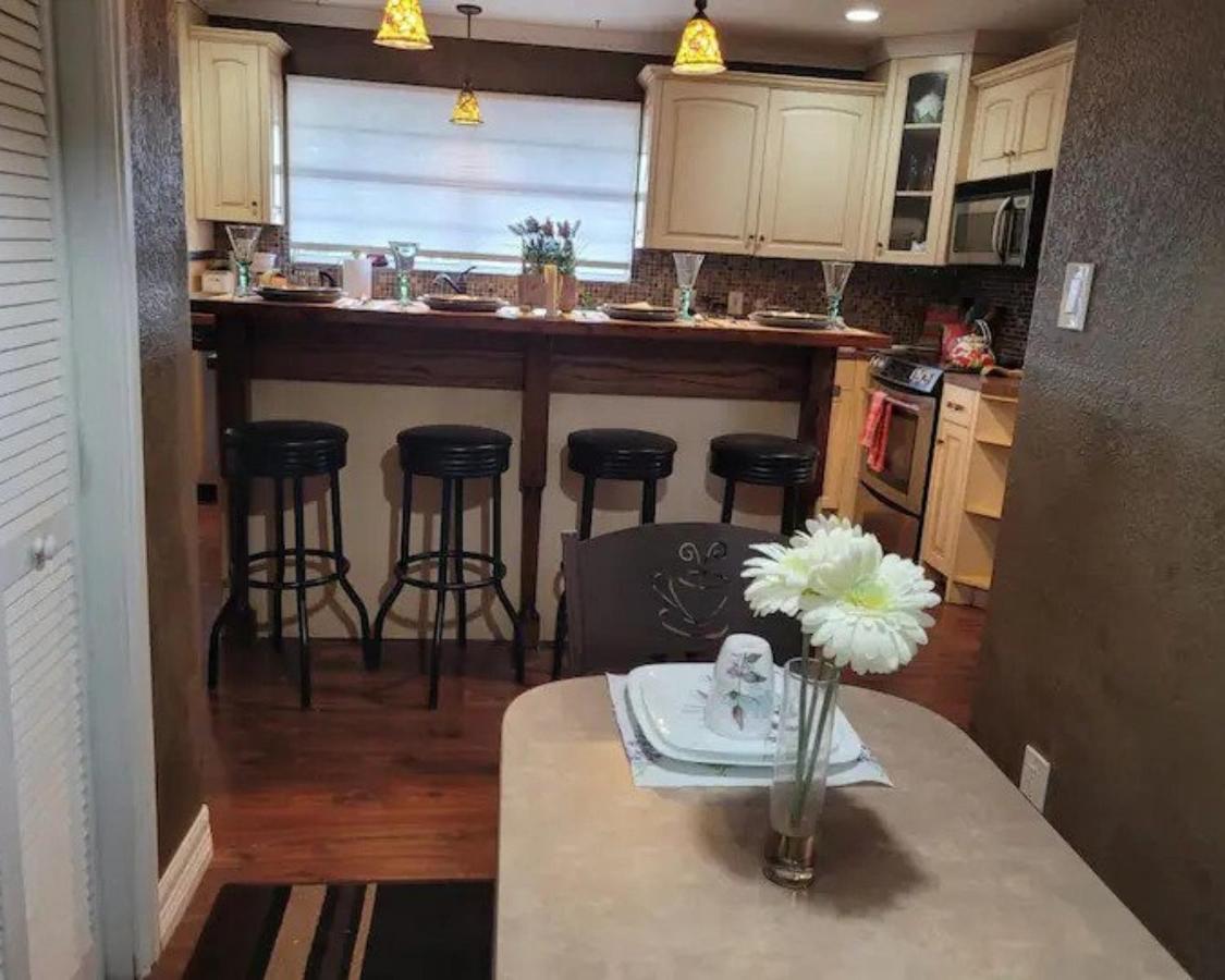 Entire 2Br 2Ba Hilltop View Home Sleeps 8 Pets 4 Acres Jacuzzi Central Ac Kingbeds Free Wifi-Parking Kitchen Washerdryer Starry Terrace Two Sunset Dining Patios Grill Stovetop Oven Fridge Onsitewoodedhiking Wildlife Coveredpatio4Pets & Birds Singing! Marble Falls Exterior foto