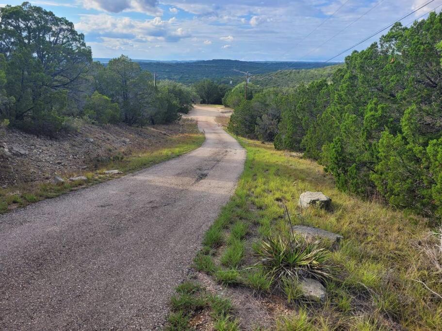 Entire 2Br 2Ba Hilltop View Home Sleeps 8 Pets 4 Acres Jacuzzi Central Ac Kingbeds Free Wifi-Parking Kitchen Washerdryer Starry Terrace Two Sunset Dining Patios Grill Stovetop Oven Fridge Onsitewoodedhiking Wildlife Coveredpatio4Pets & Birds Singing! Marble Falls Exterior foto