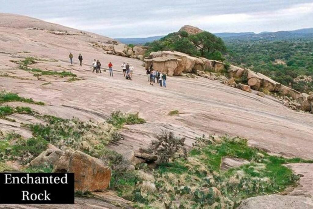 Entire 2Br 2Ba Hilltop View Home Sleeps 8 Pets 4 Acres Jacuzzi Central Ac Kingbeds Free Wifi-Parking Kitchen Washerdryer Starry Terrace Two Sunset Dining Patios Grill Stovetop Oven Fridge Onsitewoodedhiking Wildlife Coveredpatio4Pets & Birds Singing! Marble Falls Exterior foto
