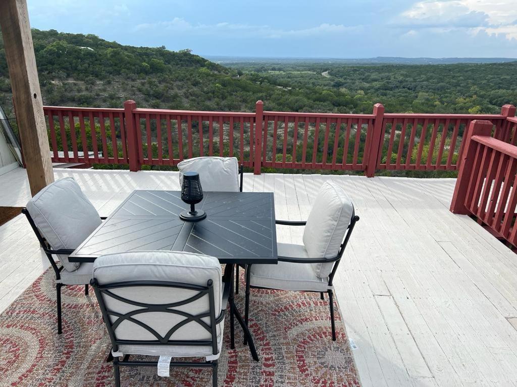 Entire 2Br 2Ba Hilltop View Home Sleeps 8 Pets 4 Acres Jacuzzi Central Ac Kingbeds Free Wifi-Parking Kitchen Washerdryer Starry Terrace Two Sunset Dining Patios Grill Stovetop Oven Fridge Onsitewoodedhiking Wildlife Coveredpatio4Pets & Birds Singing! Marble Falls Exterior foto