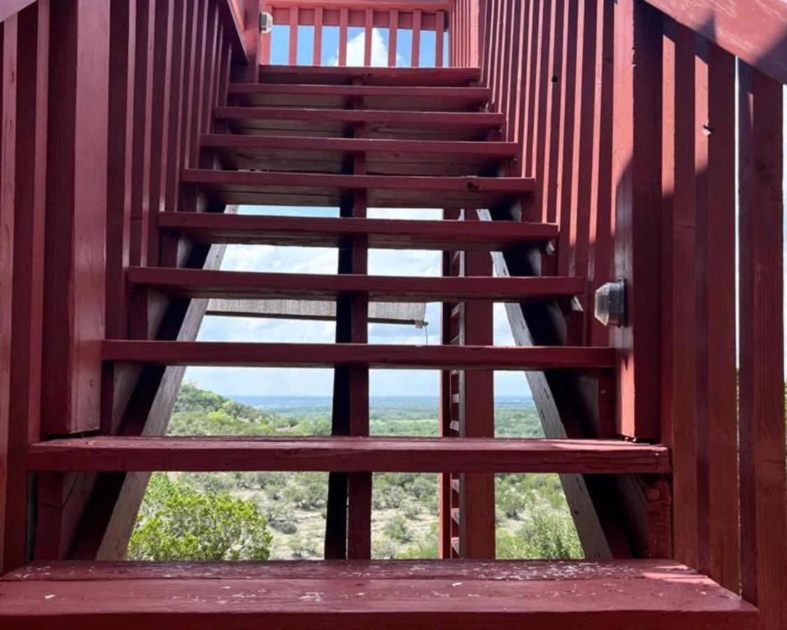 Entire 2Br 2Ba Hilltop View Home Sleeps 8 Pets 4 Acres Jacuzzi Central Ac Kingbeds Free Wifi-Parking Kitchen Washerdryer Starry Terrace Two Sunset Dining Patios Grill Stovetop Oven Fridge Onsitewoodedhiking Wildlife Coveredpatio4Pets & Birds Singing! Marble Falls Exterior foto