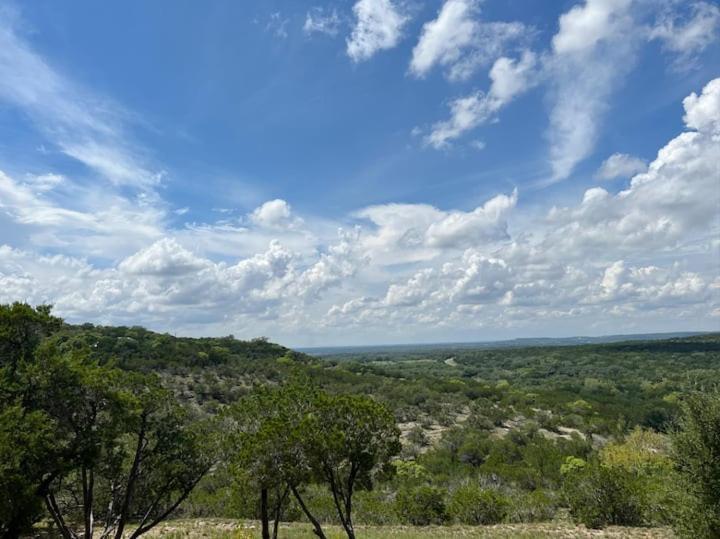 Entire 2Br 2Ba Hilltop View Home Sleeps 8 Pets 4 Acres Jacuzzi Central Ac Kingbeds Free Wifi-Parking Kitchen Washerdryer Starry Terrace Two Sunset Dining Patios Grill Stovetop Oven Fridge Onsitewoodedhiking Wildlife Coveredpatio4Pets & Birds Singing! Marble Falls Exterior foto