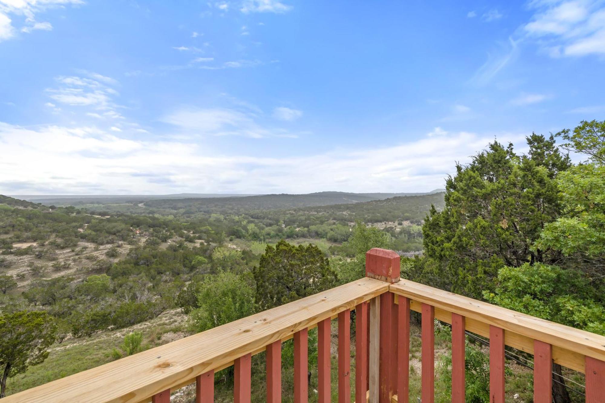 Entire 2Br 2Ba Hilltop View Home Sleeps 8 Pets 4 Acres Jacuzzi Central Ac Kingbeds Free Wifi-Parking Kitchen Washerdryer Starry Terrace Two Sunset Dining Patios Grill Stovetop Oven Fridge Onsitewoodedhiking Wildlife Coveredpatio4Pets & Birds Singing! Marble Falls Exterior foto
