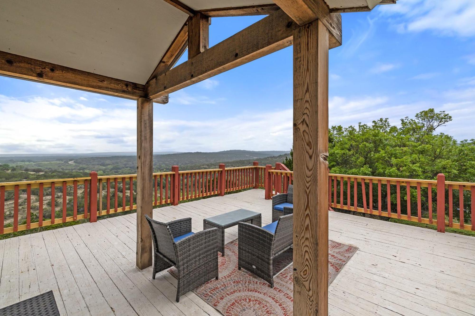 Entire 2Br 2Ba Hilltop View Home Sleeps 8 Pets 4 Acres Jacuzzi Central Ac Kingbeds Free Wifi-Parking Kitchen Washerdryer Starry Terrace Two Sunset Dining Patios Grill Stovetop Oven Fridge Onsitewoodedhiking Wildlife Coveredpatio4Pets & Birds Singing! Marble Falls Exterior foto